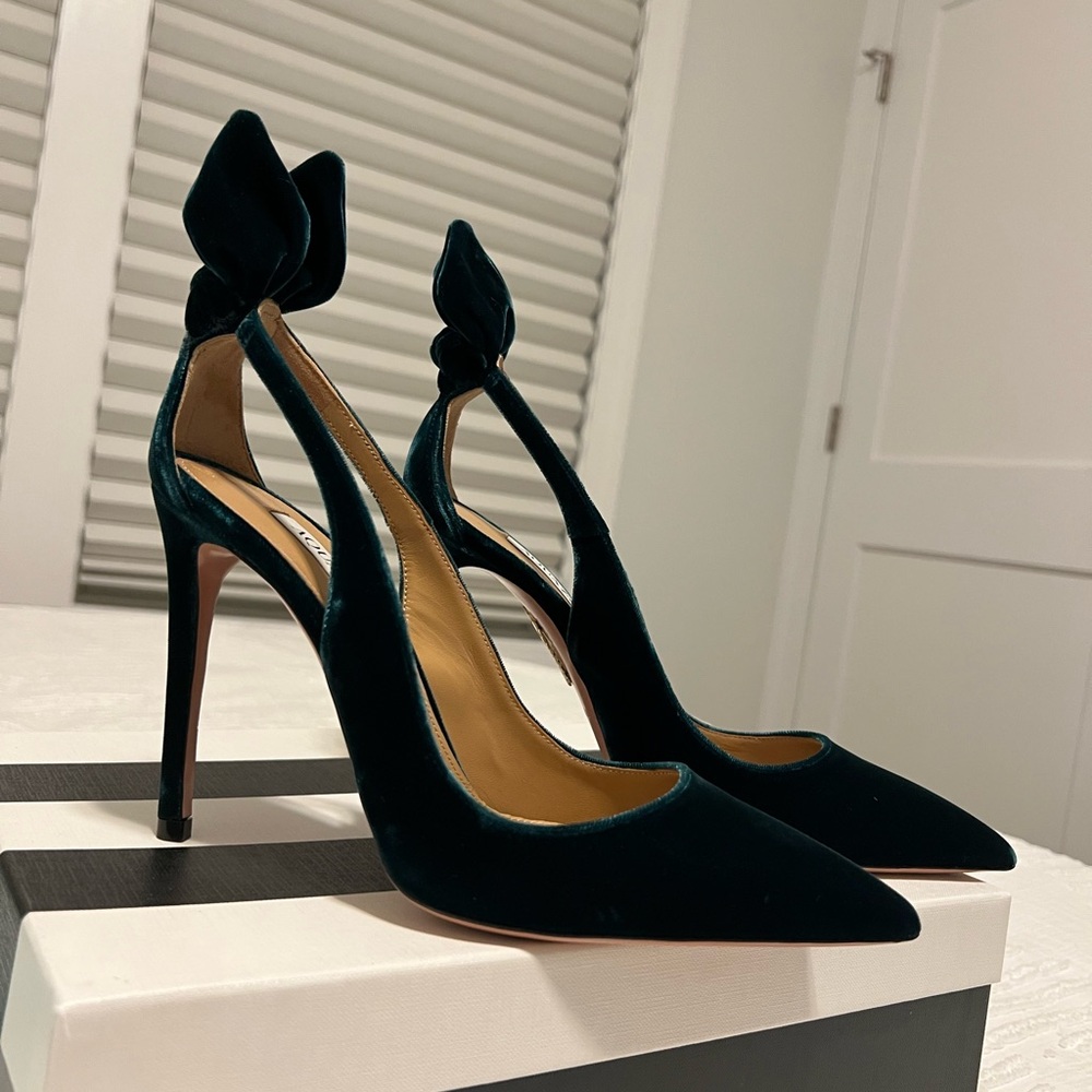 Aquazzura Bow Tie 105mm Green Velvet Pumps Size 38 - Like New Worn Once!